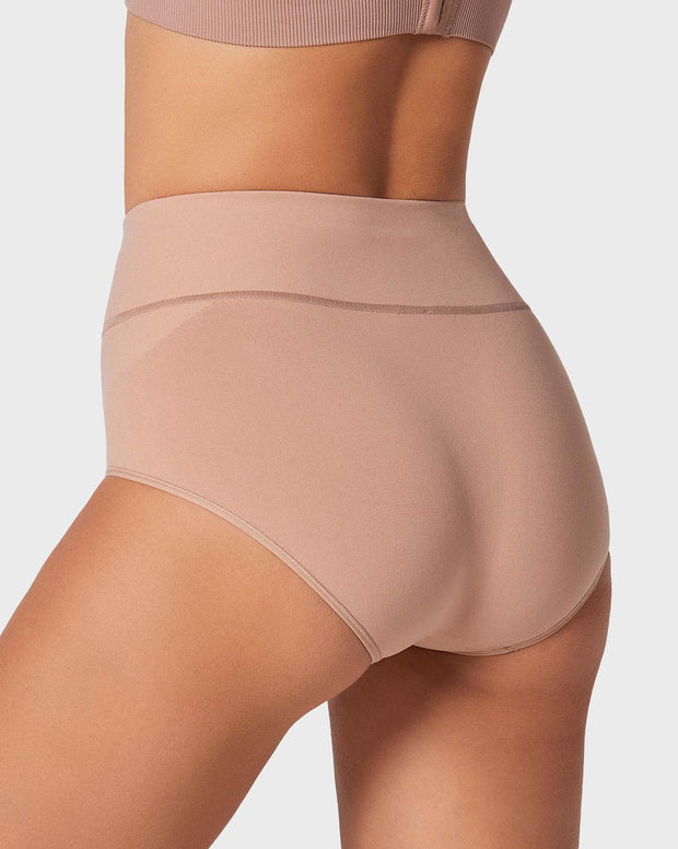 Panty faja de control moderado tiro alto en SkinFuse®