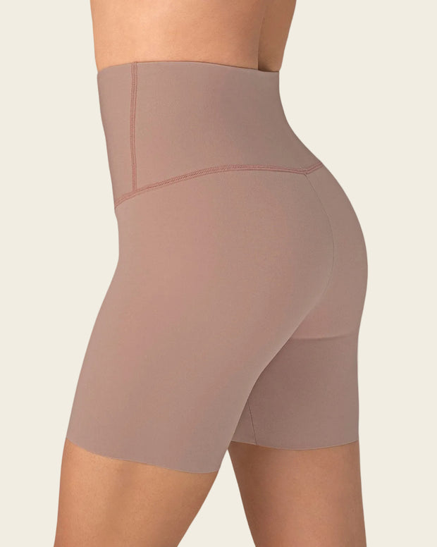 Short de compresión de abdomen y cintura que disimula la celulitis