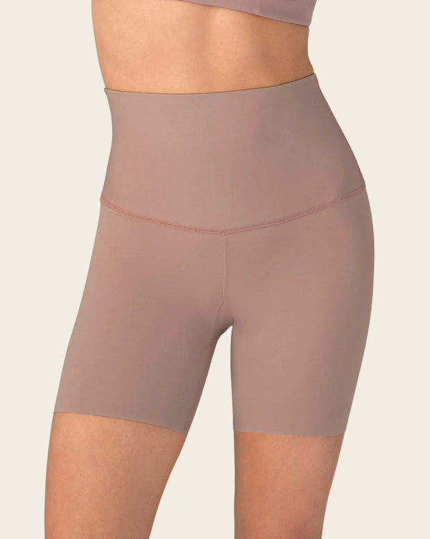 Short de compresión de abdomen y cintura que disimula la celulitis