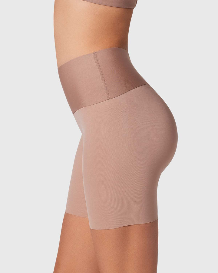 Short de compresión moderada aspecto invisible con fajón antideslizante