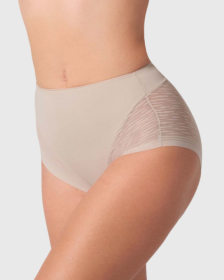 Panty faja clásico invisible con transparencias en glúteos y laterales