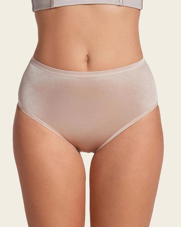 Panty clásico pierna alta con excelente cubrimiento tela suave