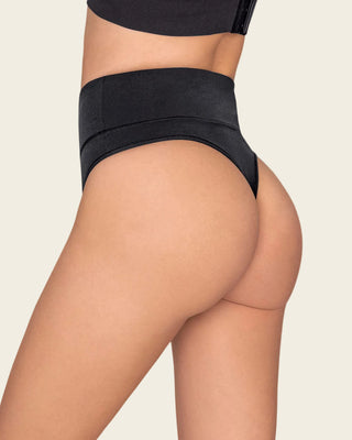 Brasilera de compresión moderada tiro alto en SkinFuse®#color_700-negro