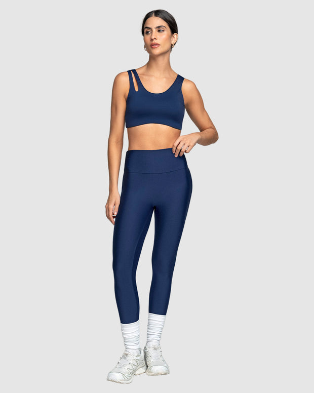 Legging deportivo tiro alto con corte en glúteos tipo corazón