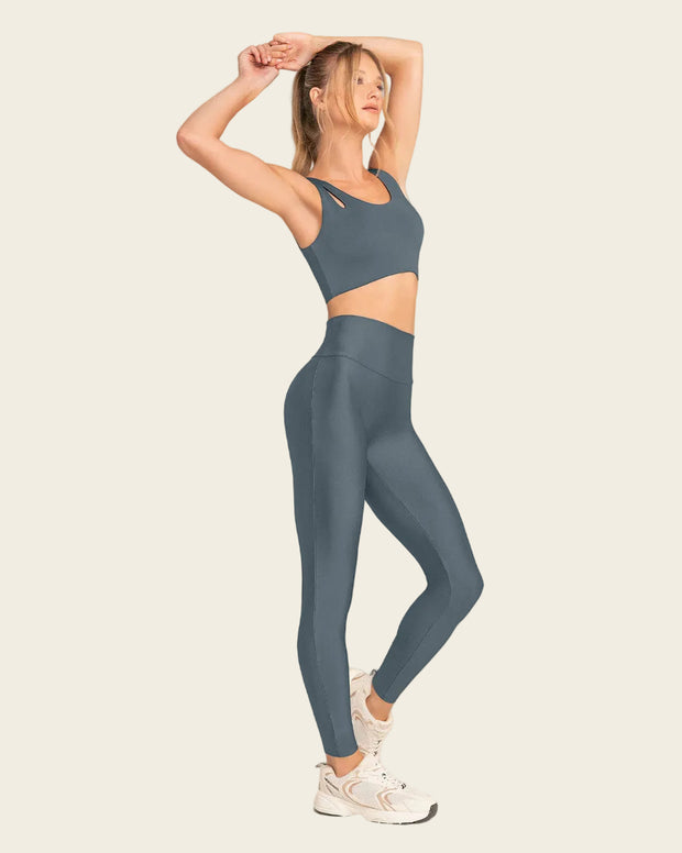 Legging deportivo tiro alto con corte en glúteos tipo corazón