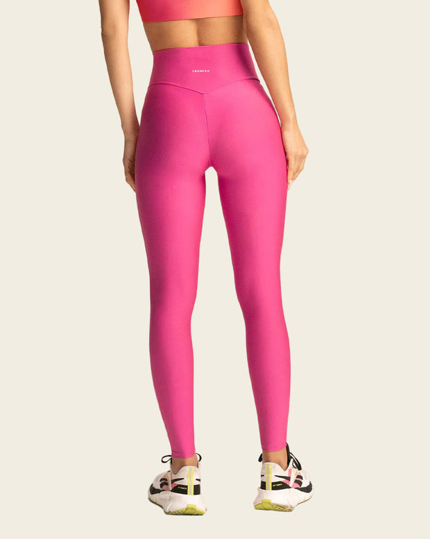 Legging deportivo tiro alto con corte en glúteos tipo corazón