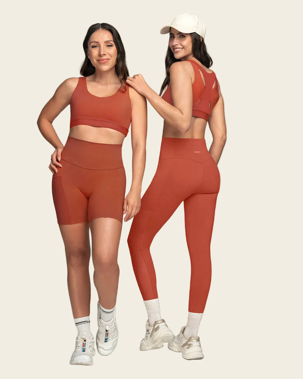 Top deportivo espalda atlética con detalles en SmartLace®
