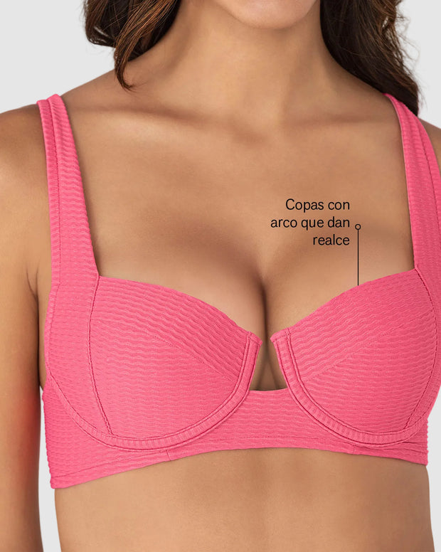 Bikini en textura acanalada con panty tiro alto y top con varillas