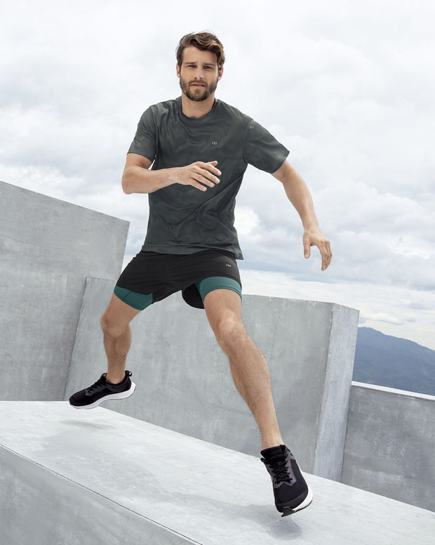 Camiseta deportiva masculina con tecnología de secado rápido