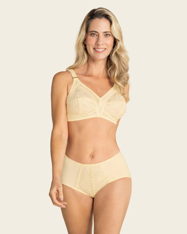 Panty clásico de control suave con toques de encaje en abdomen