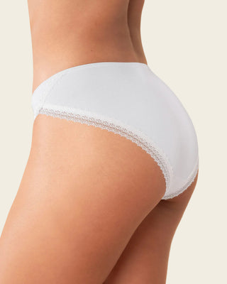 Panty tipo bikini con SmartLace® decorativo en piernas#color_000-blanco
