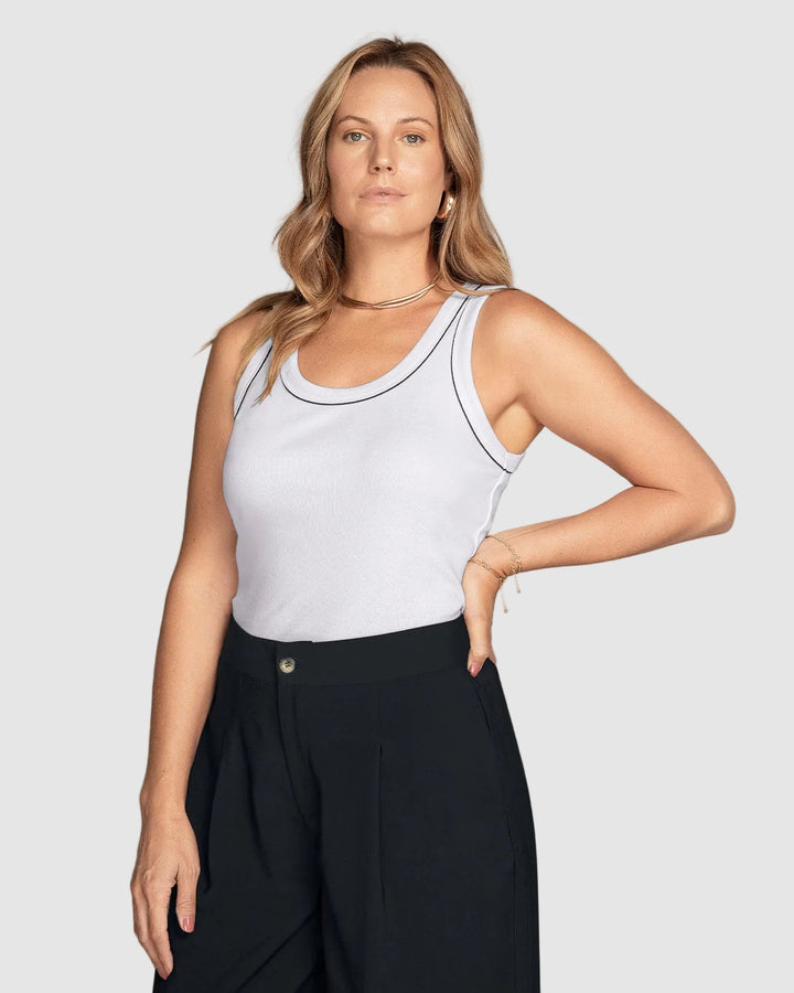 Camiseta manga sisa con detalle en contraste