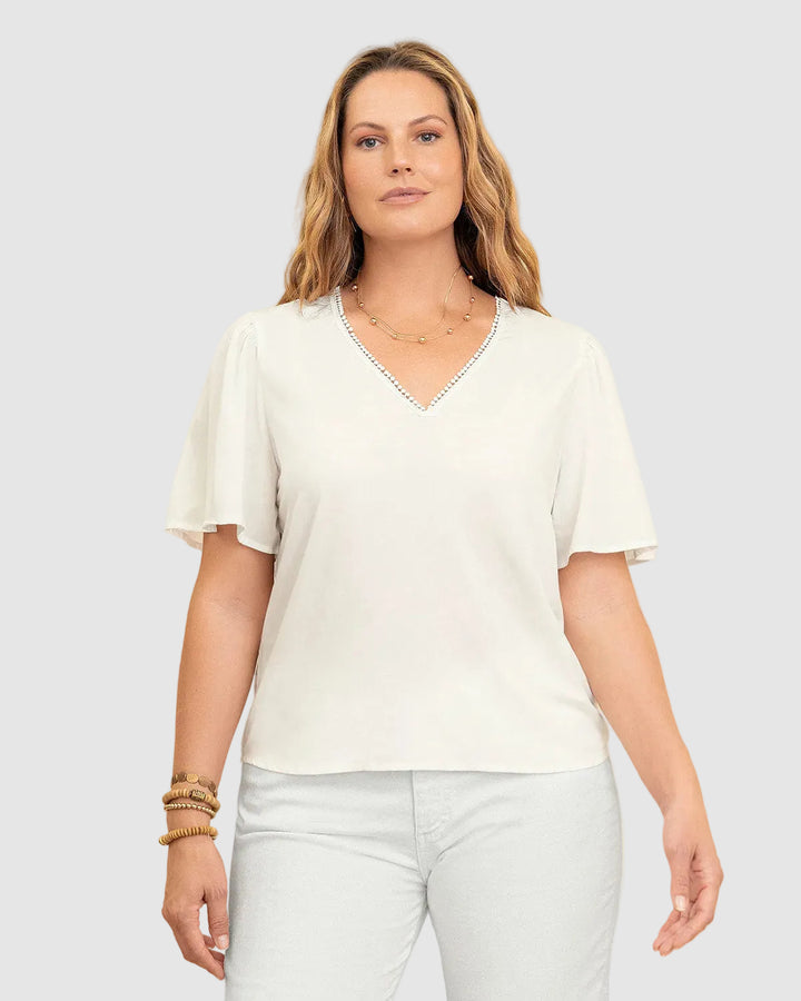 Camiseta manga corta de cuello en Vcon detalle en borde