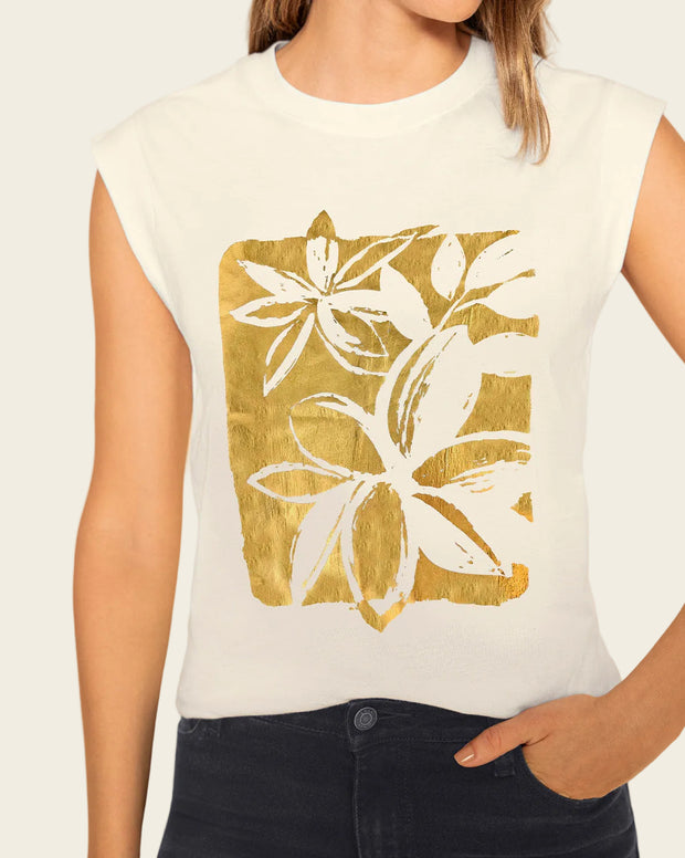 Camiseta manga sisa con estampado y apliques