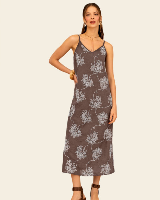Vestido largo con flores bordadas#color_835-cafe