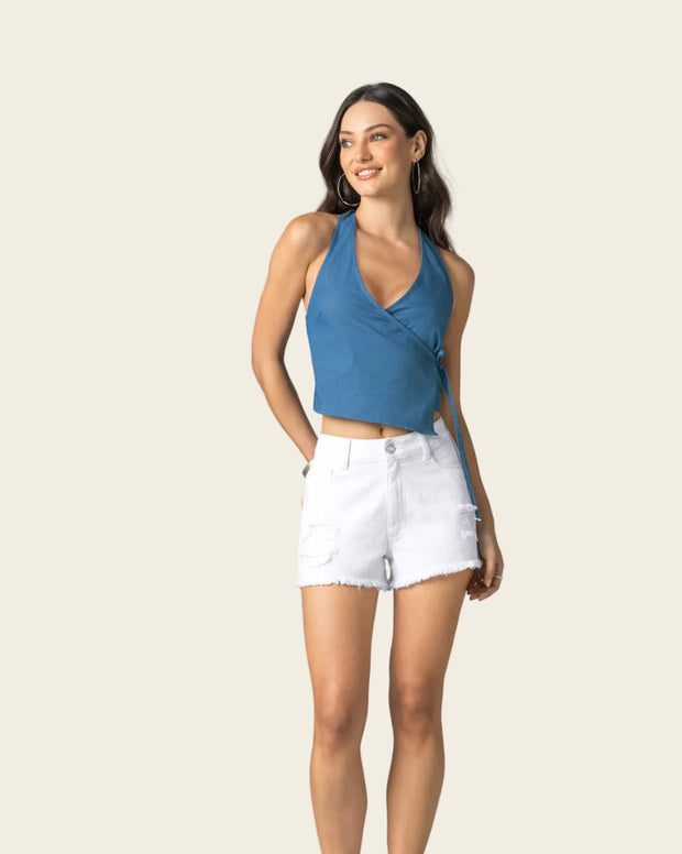 Chaleco crop cruzado con amarre lateral