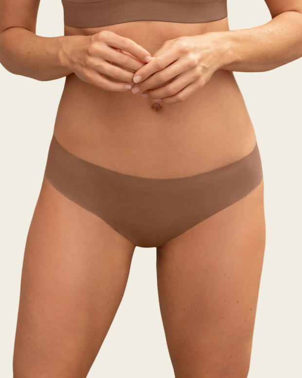 Panty brasilera invisible ultraplano sin elásticos y de pocas costuras
