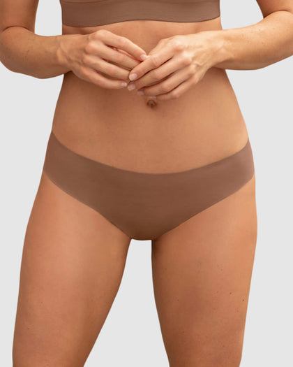 Panty brasilera invisible ultraplano sin elásticos y de pocas costuras#color_640-cafe-oscuro