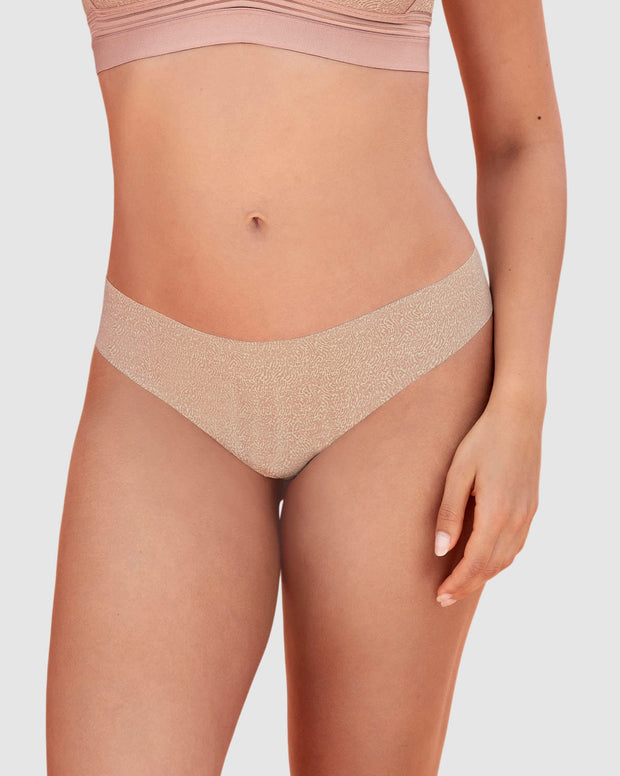Panty brasilera invisible ultraplano sin elásticos y de pocas costuras