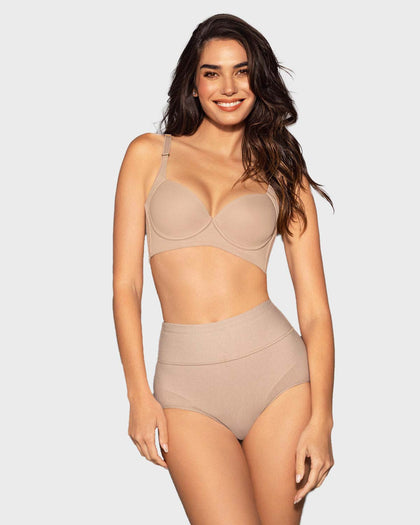 Panty faja de compresión moderada tiro alto en SkinFuse®