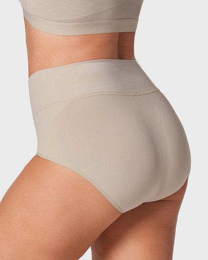 Panty faja de compresión moderada tiro alto en SkinFuse®#color_802-cafe-claro