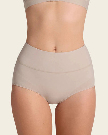 Panty faja de compresión moderada tiro alto en SkinFuse®#color_802-cafe-claro