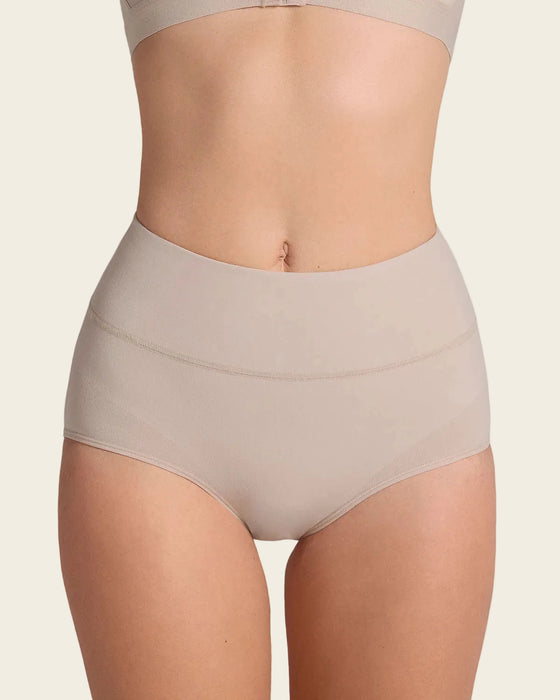 Panty faja de compresión moderada tiro alto en SkinFuse®#color_802-cafe-claro