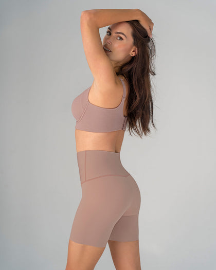 Short de compresión de abdomen y cintura que disimula la celulitis
