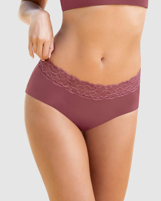 Panty hípster en tela ultraliviana con franja de encaje#color_c34-vino