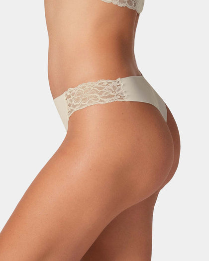 Brasilera invisible con toques de encaje en laterales#color_253-marfil