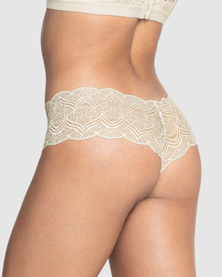 Panty estilo hipster en encaje con transparencias y detalles en moras#color_253-marfil