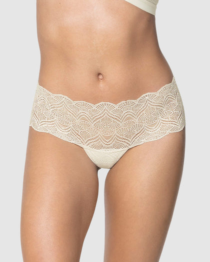 Panty estilo hipster en encaje con transparencias y detalles en moras#color_253-marfil