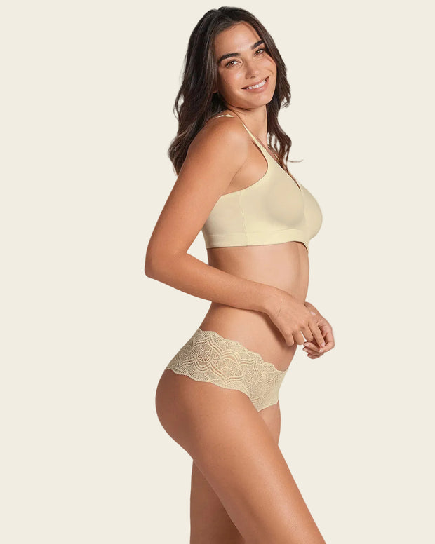 Panty estilo hipster en encaje con transparencias y detalles en moras