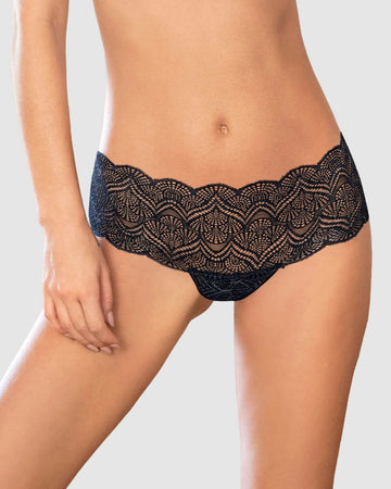 Panty estilo hipster en encaje con transparencias y detalles en moras#color_700-negro