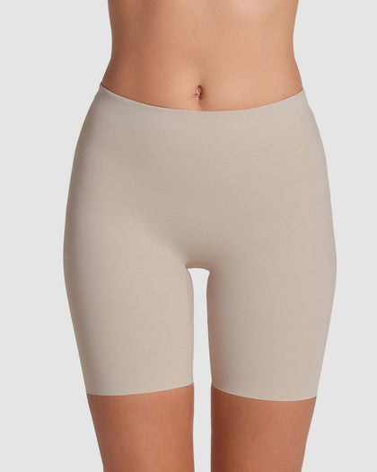 Panty short invisible de control moderado con realce de glúteos#color_802-cafe-claro