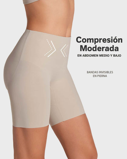 Panty short invisible de control moderado con realce de glúteos#color_802-cafe-claro
