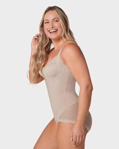 Body de control suave y copas con arco#color_802-cafe-claro