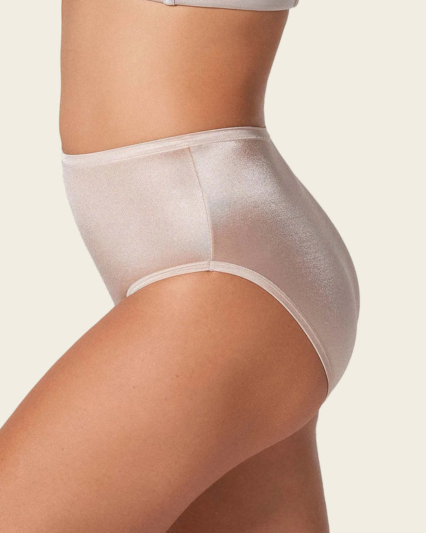 Panty clásico pierna alta con excelente cubrimiento tela suave