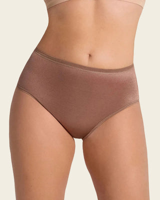 Panty clásico pierna alta con excelente cubrimiento tela suave#color_831-cafe-oscuro