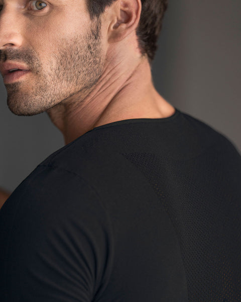 Camiseta de compresión suave en microfibra y tecnología SkinFuse® sin costuras#color_700-negro