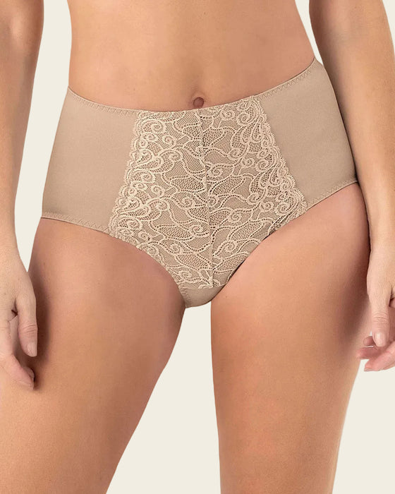Panty clásico de compresión suave con toques de encaje en abdomen#color_802-cafe-claro