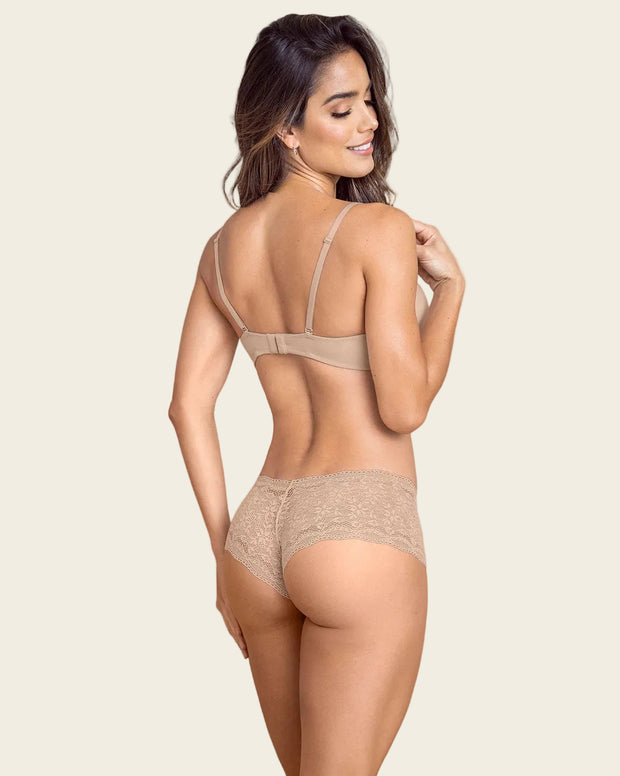 Panty estilo hipster en encaje moderno