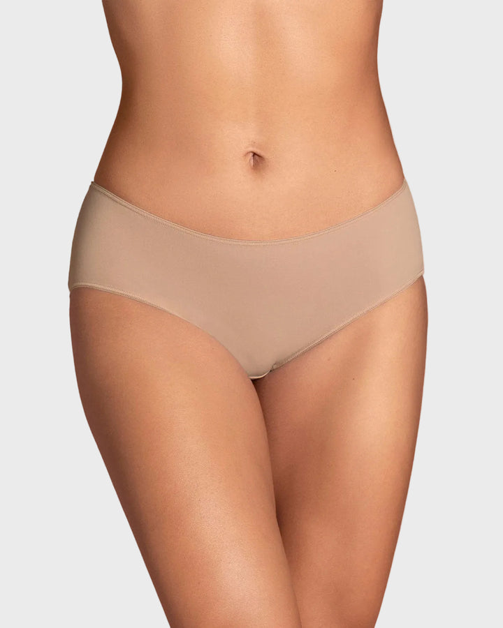 Hípster semidescaderado de buen cubrimiento