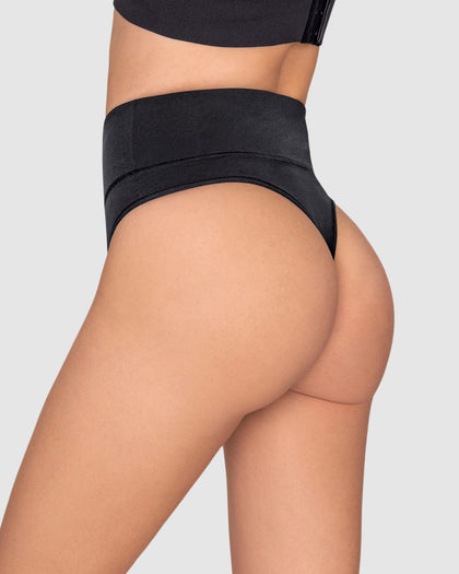 Brasilera de compresión moderada tiro alto en SkinFuse®#color_700-negro