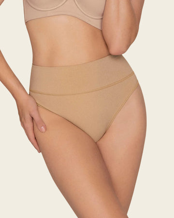 Brasilera de compresión moderada tiro alto en SkinFuse®#color_802-cafe-claro