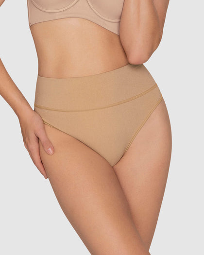 Brasilera de compresión moderada tiro alto en SkinFuse®#color_802-cafe-claro