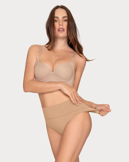 Brasilera de compresión moderada tiro alto en SkinFuse®#color_802-cafe-claro