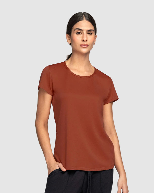 Camiseta deportiva de secado rápido y silueta semiajustada