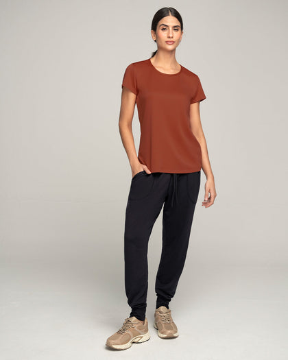 Camiseta deportiva de secado rápido y silueta semiajustada#color_336-rojo-canela