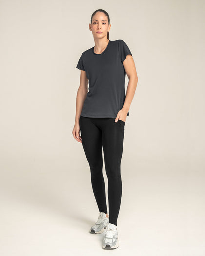 Camiseta deportiva de secado rápido y silueta semiajustada#color_795-gris-oscuro